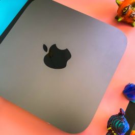 Mac mini(Late 2018) A1993 MRTR2J/A　分割1/3 Apple Mac Mini A1993 Computer i5-8500B (Late 2018) Space