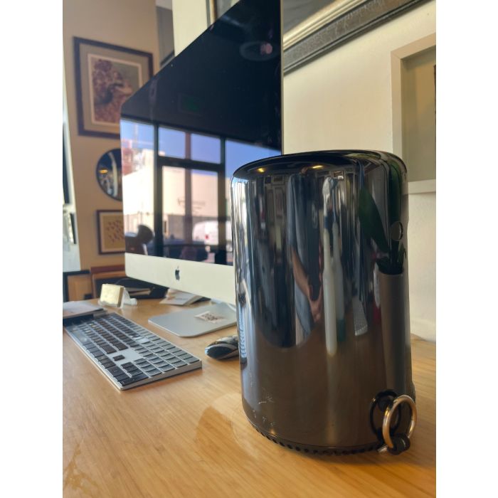 Mac Pro 3.7GHz Quad-Core Intel Xeon E5 16GB 512GB SSD  D700  2013-2018 A1481 